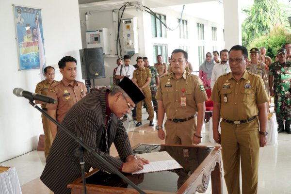 Lantik Pejabat, Bupati Luwu Basmin Mattayang: Kerja Profesional dan Hindari Politik Praktis