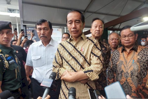 Jokowi Larang Bisnis Baju Bekas Impor: Ganggu Industri Lokal