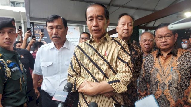 Jokowi Larang Bisnis Baju Bekas Impor: Ganggu Industri Lokal