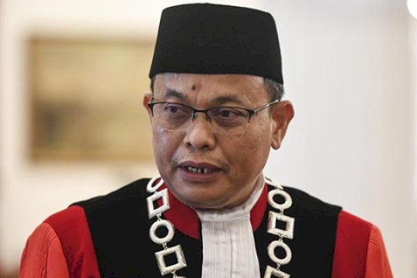 Terbukti Ubah Putusan, Hakim MK Guntur Hamzah Disanksi Teguran Tertulis