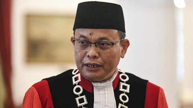 Terbukti Ubah Putusan, Hakim MK Guntur Hamzah Disanksi Teguran Tertulis