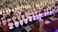 Danny-Fatma Salat Subuh Berjamaah Bersama Ribuan Masyarakat di Pekan Kedua Ramadan 1444 Hijriah