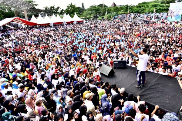 Gubernur Sulsel Bersama Ribuan Warga Takalar Ikuti Gerak Jalan Anti Mager