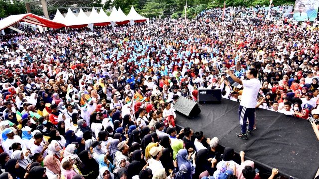 Gubernur Sulsel Bersama Ribuan Warga Takalar Ikuti Gerak Jalan Anti Mager