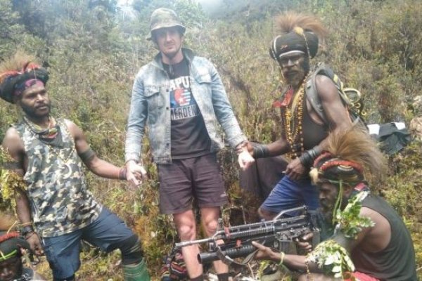 Disandera OPM, Kapolda Papua Ungkap Keberadaan Pilot Susi Air Berpindah-Pindah