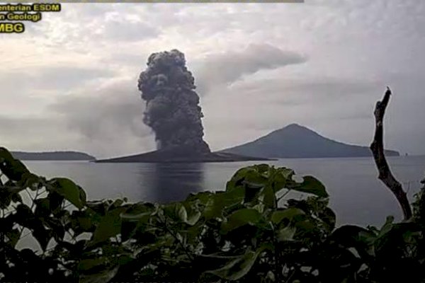 Gunung Anak Krakatau Erupsi, Semburkan Abu Vulkanik Setinggi 2.157 Meter