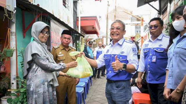 Bersafari Ramadan, Jajaran Direksi PDAM Makassar Salurkan Bantuan ke Masyarakat di Longwis Kecamatan Mariso