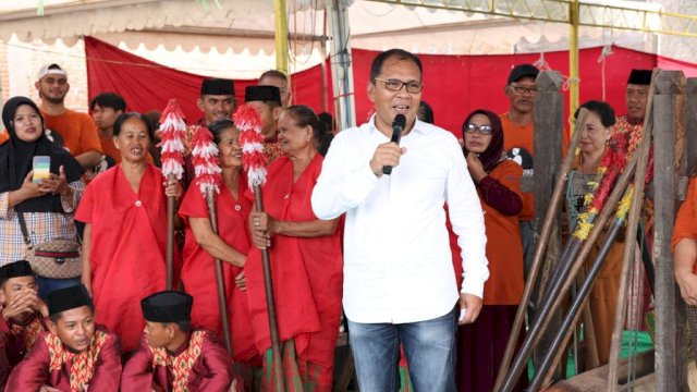 Keakraban Danny Pomanto Bersama Rumpun Keluarga Nene Orang Sidrap Rayakan Tradisi Mappadendang