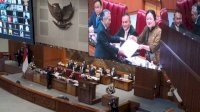 DPR Sahkan Perppu Cipta Kerja Jadi UU : Demokrat Menolak, PKS Walkout