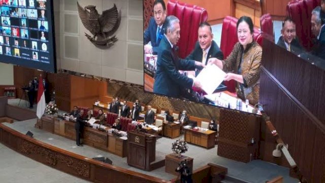 DPR Sahkan Perppu Cipta Kerja Jadi UU : Demokrat Menolak, PKS Walkout