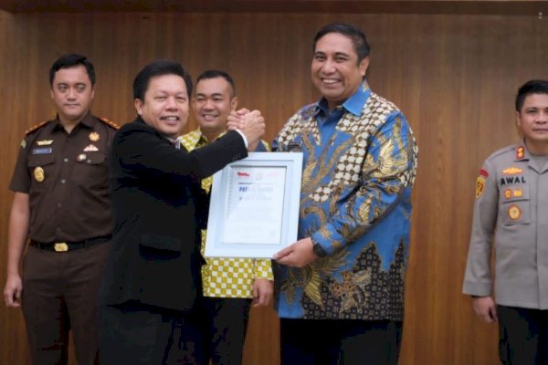 Forkopimda Maros Raih Penghargaan “Presisi Award” dari Lemkapi