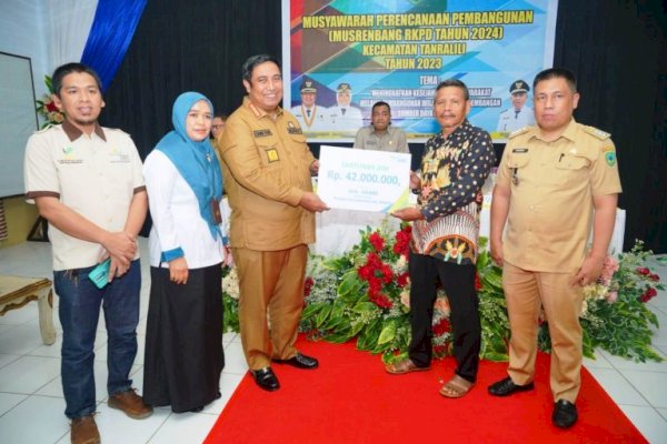 Musrenbang di Kecamatan Tanralili, BPJS Ketenagakerjaan Serahkan Santunan Jaminan Kematian ke Pekerja Keagamaan