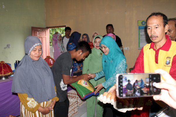 Beri Bantuan ke Warga Terdampak Bencana Angin Puting Beliung, PKK Takalar Gelar Bakti Sosial