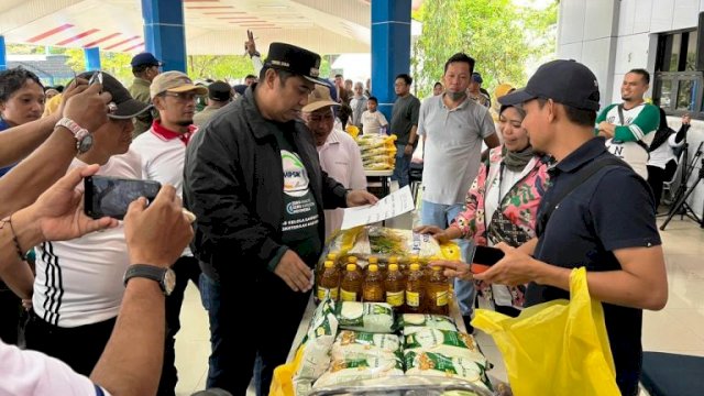 Refleksi 2 Tahun Kepemimpinan Bupati-Wabup Maros, Bupati HAS Chaidir Syam Tinjau Pelaksanaan Operasi Pasar