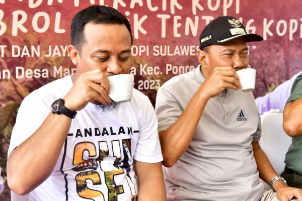 Gerakan Seruput Kopi 1000 Gelas, Gubernur Sulsel Sudirman Bersama Warga Serentak Minum Kopi