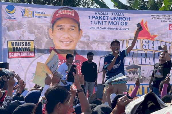 Ketua DPRD Rudianto Lallo Kampanye Anti Plastik Saat Jalan Sehat Anak Rakyat di Sangkarrang