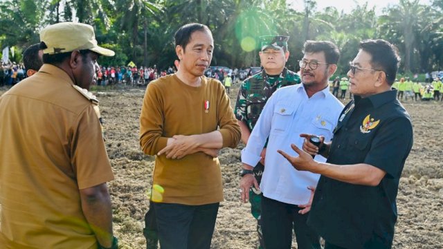 Presiden Joko Widodo Kick Off Food Estate Siapkan Lahan Jagung 10 Ribu Hektare di Papua. (Foto: Laily Rachev - Biro Pers Sekretariat Presiden)