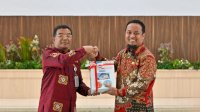 Serah Terima LKPD Unaudited Tahun 2022 oleh Pemerintah Provinsi Sulsel  
