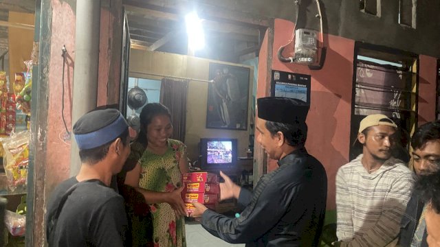 Grebek Sharur Ketua DPRD Makassar, Rudianto Lallo di Kampung Tidung Mariolo.