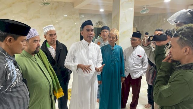 Ketua DPRD Makassar, Rudianto Lallo Respon Cepat Kunjungi Masjid yang Kubahnya Ambruk di Jalan Barukang.