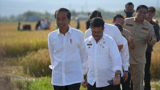 Presiden Jokowi bersama Mentan SYL Panen Raya di Maros Sulsel