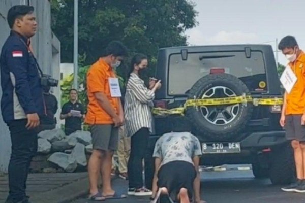 Saksikan Korban D Diintimidasi, AG Santai Sambil Merokok