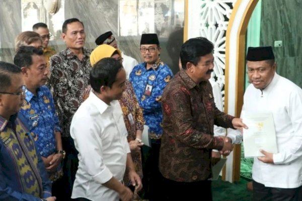 Camat Juliaman Dampingi Menteri ATR/BPN Saat Kunjungan di Kecamatan Mariso