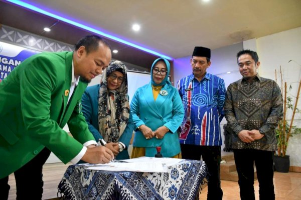 Sekda Firmanza Hadiri Penandatanganan MoU Antara UMI dengan IKB Kurnia Jaya Persada