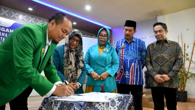 Sekda Firmanza Hadiri Penandatanganan MoU Antara UMI dengan IKB Kurnia Jaya Persada