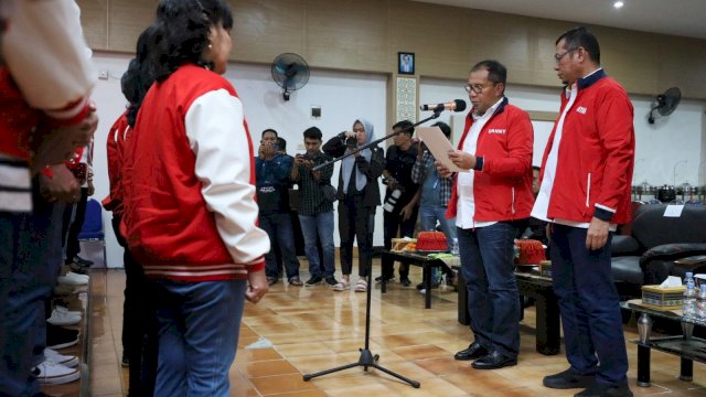 Danny Pomanto Kukuhkan Zadrak Tombeg Jadi Ketua IKA Unhas Toraja