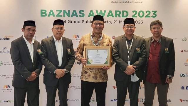 Sejahterakan Umat, Danny Pomanto Raih Penghargaan Baznas Award 2023