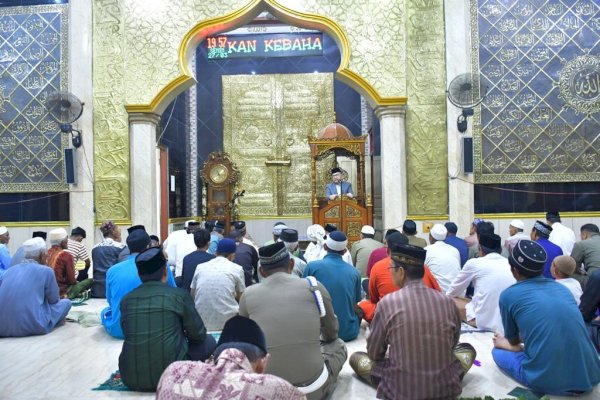 Sholat Di Masjid Nur Ilahi Pontap, Walikota Judas Amir Sampaikan Capaian Pembangunan Kota