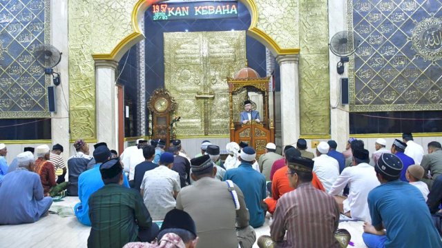 Sholat Di Masjid Nur Ilahi Pontap, Walikota Judas Amir Sampaikan Capaian Pembangunan Kota