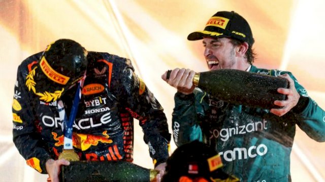 Max Verstappen Sambut Fernado Alonso Jadi Pesaingnya di Formula 1 2023