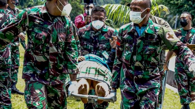 Dibawa ke Timika, Begini Kronologi 1 Prajurit TNI dan Warga Tewas Ditembak KKB di Puncak Papua