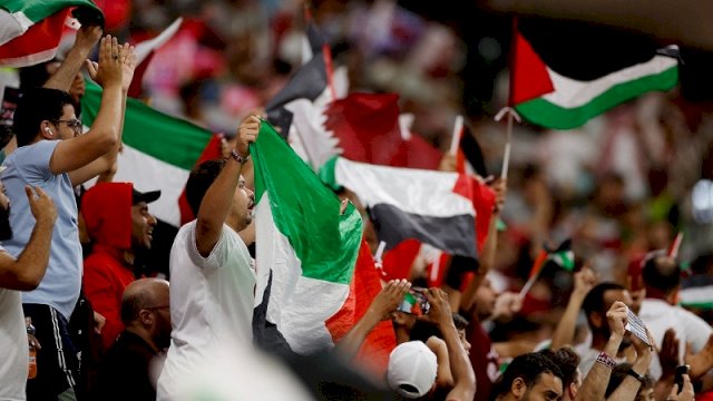 Viral Fans Swiss Bentangkan Bendera Palestina saat Israel Keok di Kualifikasi Euro