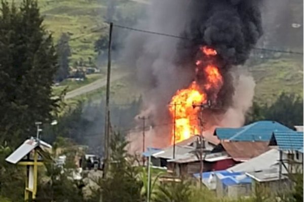 KKB Bakar 3 Rumah di Puncak Papua
