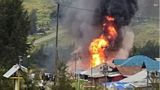 KKB Bakar 3 Rumah di Puncak Papua