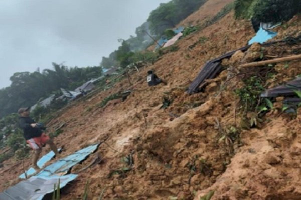 1 Kampung Tertimbun Longsor di Natuna, 10 Orang Tewas