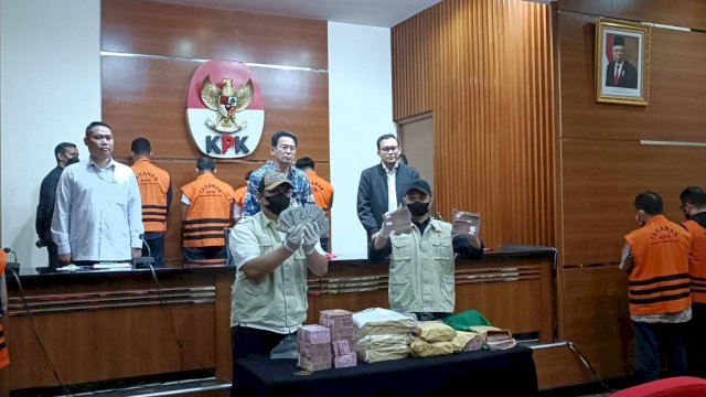 KPK : Duit Suap Proyek Jalur Kereta Api Digunakan untuk THR