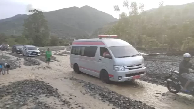 Jembatan Rusak, Jalur Trans Sulawesi Lumpuh