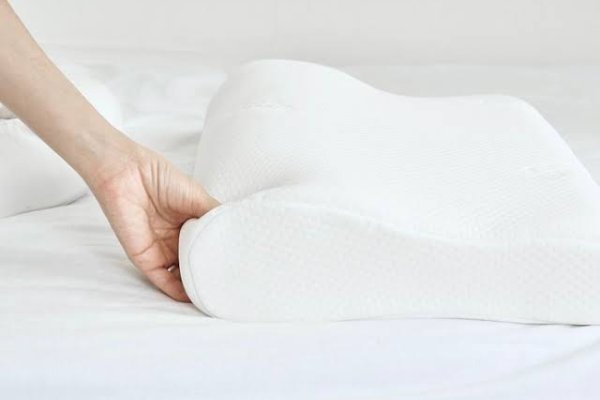 10 Rekomendasi Bantal Camping Terbaik untuk Anda