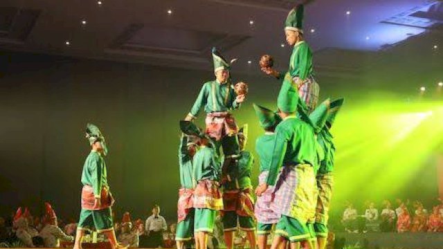 Pentas Budaya Tari Kalompoanna Hibur Ratusan Kepala Daerah Se Indonesia