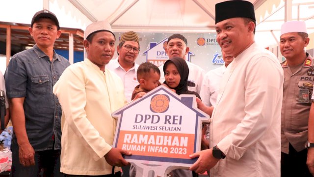 Dapat Rumah Gratis, Guru Honorer di Bantaeng Menangis Haru