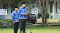 Sekda Luwu Menyerahkan SK Pengangkatan PNS Kepada 78 CPNS Formasi Tahun 2021