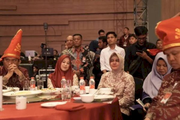 Puncak Peringatan Otda ke 27, Ketua TP PKK Kota Makassar Hadiri Malam Apresiasi Kinerja Pemda