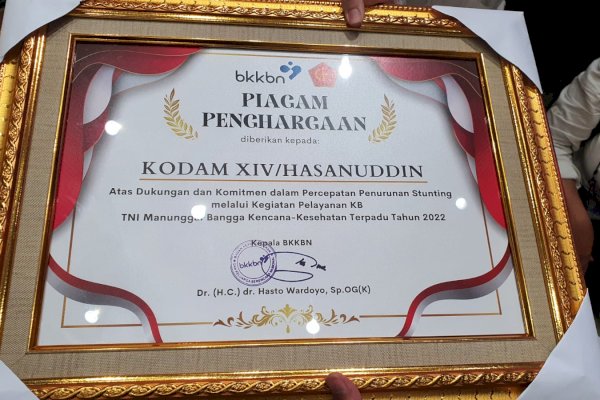 Kodam XIV Hasanuddin Terima Penghargaan dari BKKBN