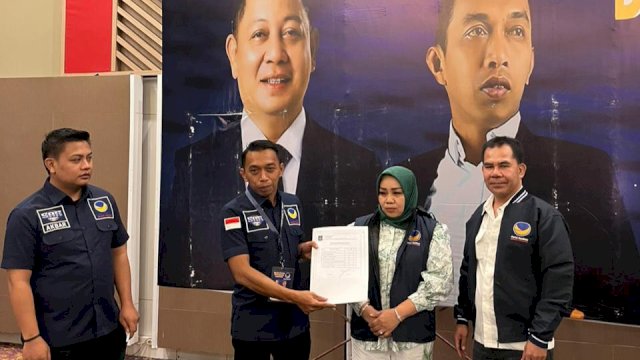 pengusaha perempuan sukses asal Kabupaten Sidrap, Hj Rahmi Rizal resmi bergabung di Partai NasDem.