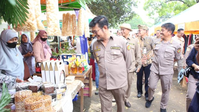 Mentan SYL Tinjau Bazar Ramadhan Kementan, Sediakan Bapok Murah