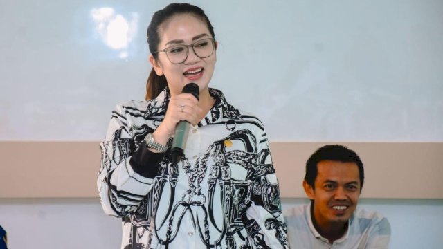 Anggota DPRD Sulsel, Debbie Purnama Rusdin Melaksanakan Kegiatan Pengawasan APBD di SMAN 9 Makassar.